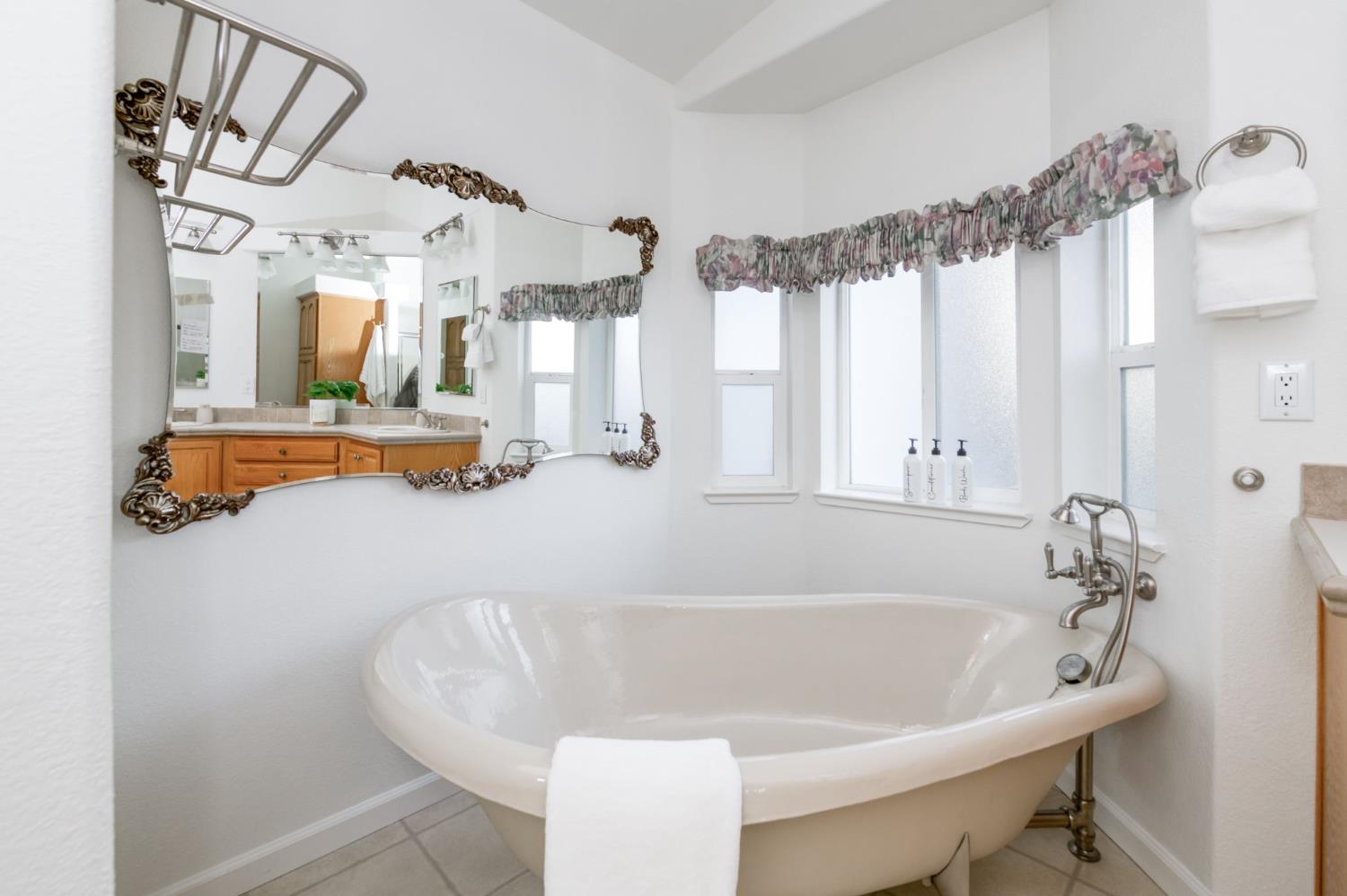 8646 Cairo, Laton, CA 93242