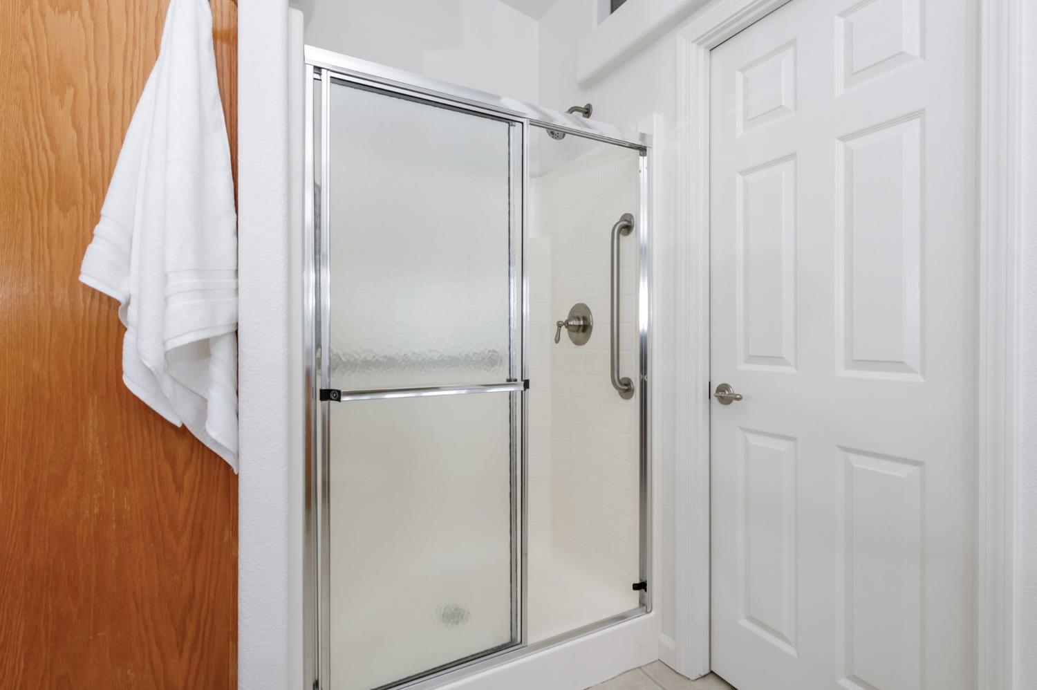 8646 Cairo, Laton, CA 93242