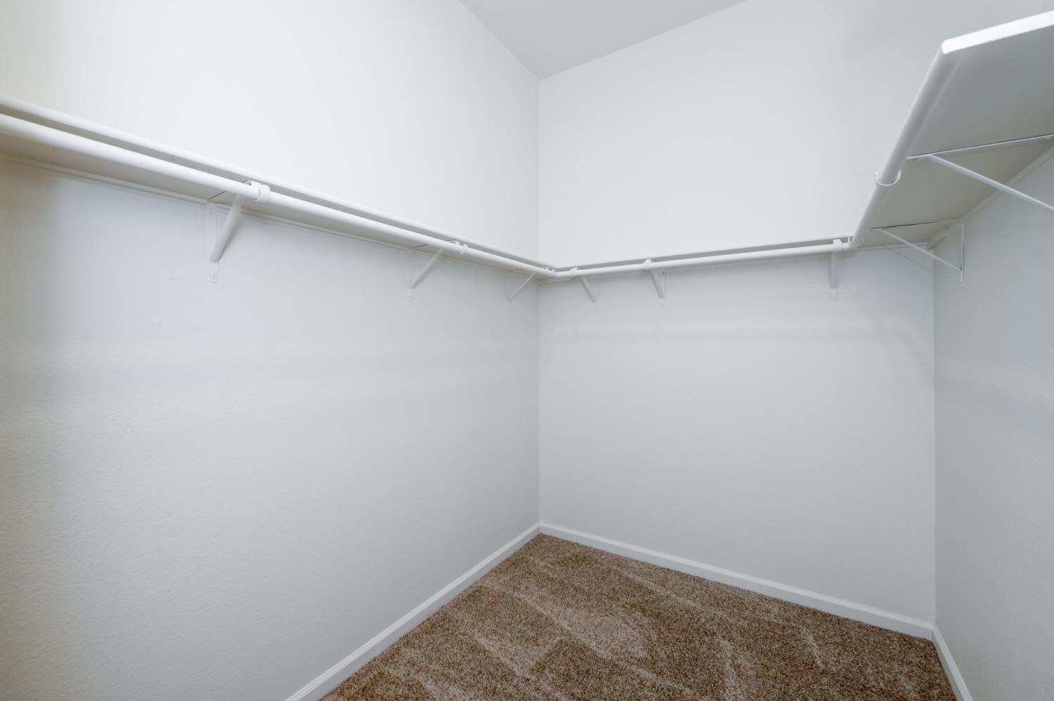 8646 Cairo, Laton, CA 93242