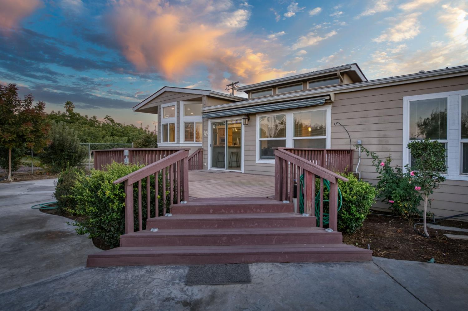 8646 Cairo, Laton, CA 93242