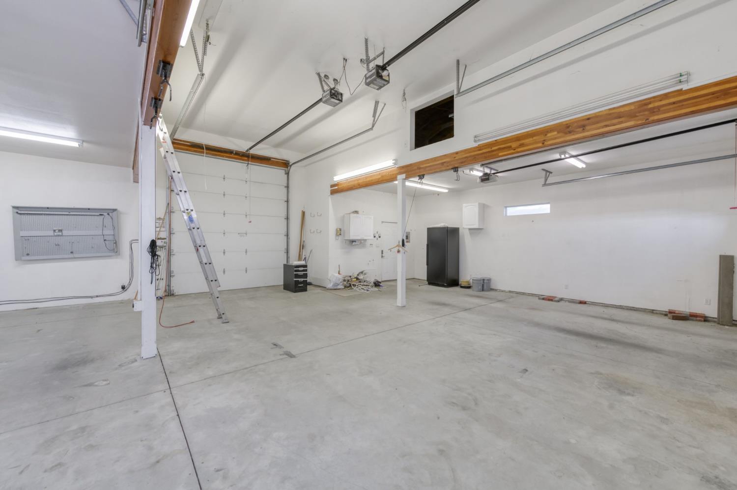 8646 Cairo, Laton, CA 93242