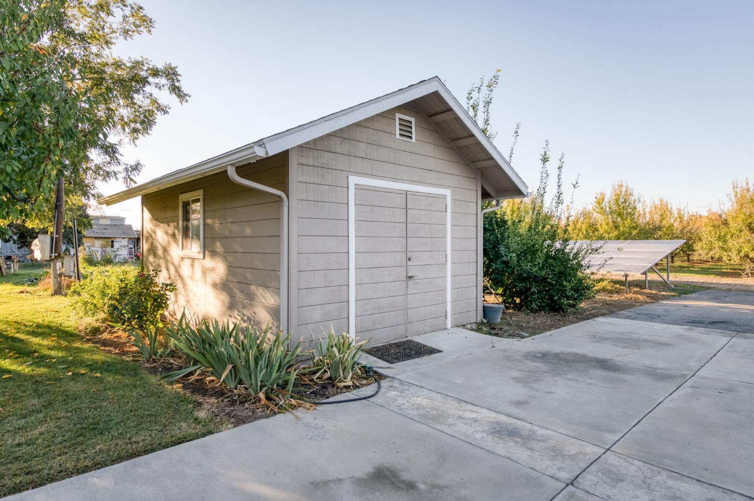 8646 Cairo, Laton, CA 93242