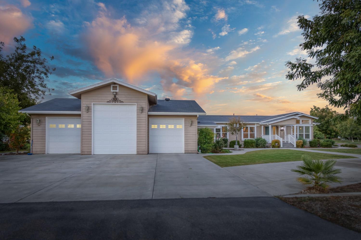 8646 Cairo, Laton, CA 93242