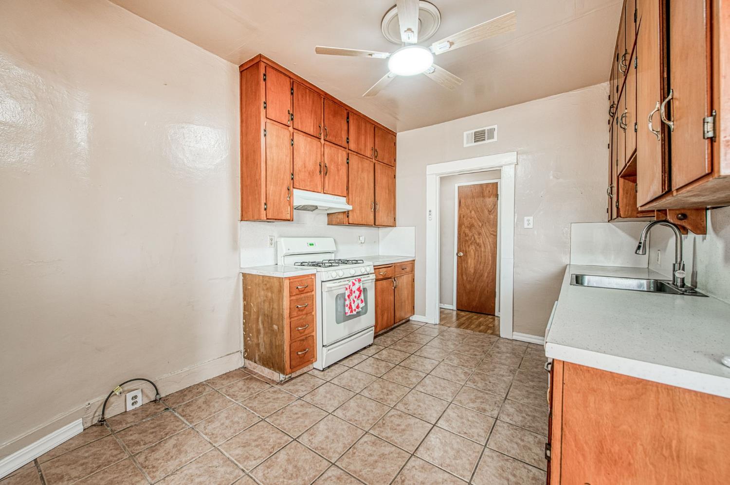 2434 Yerba St, Selma, CA 93662