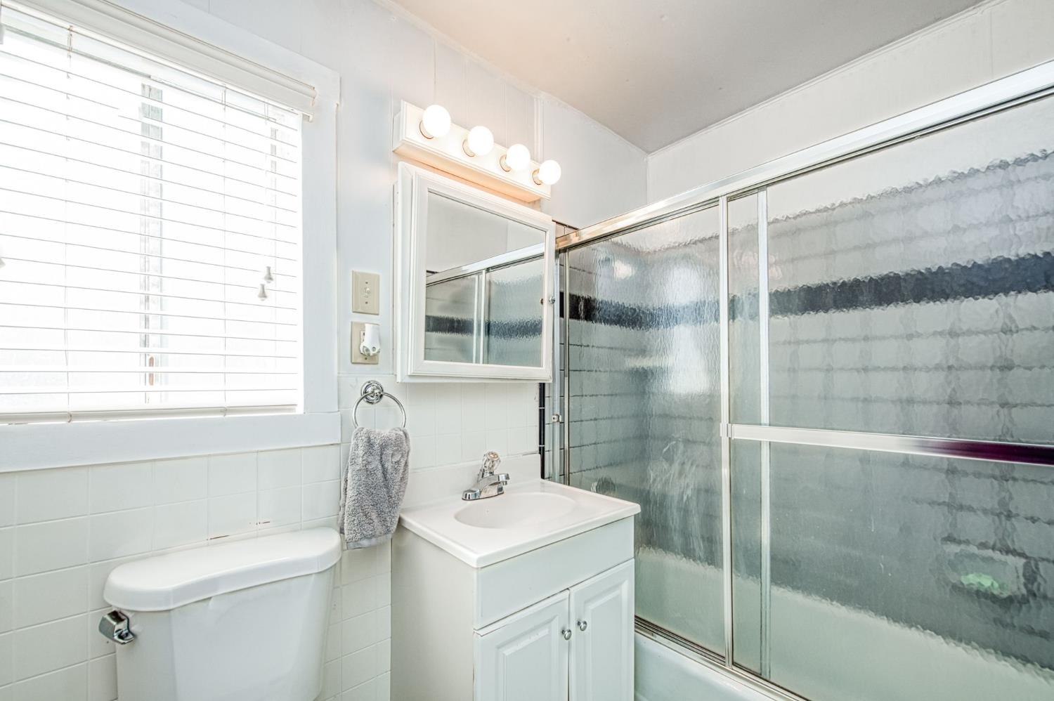 2434 Yerba St, Selma, CA 93662