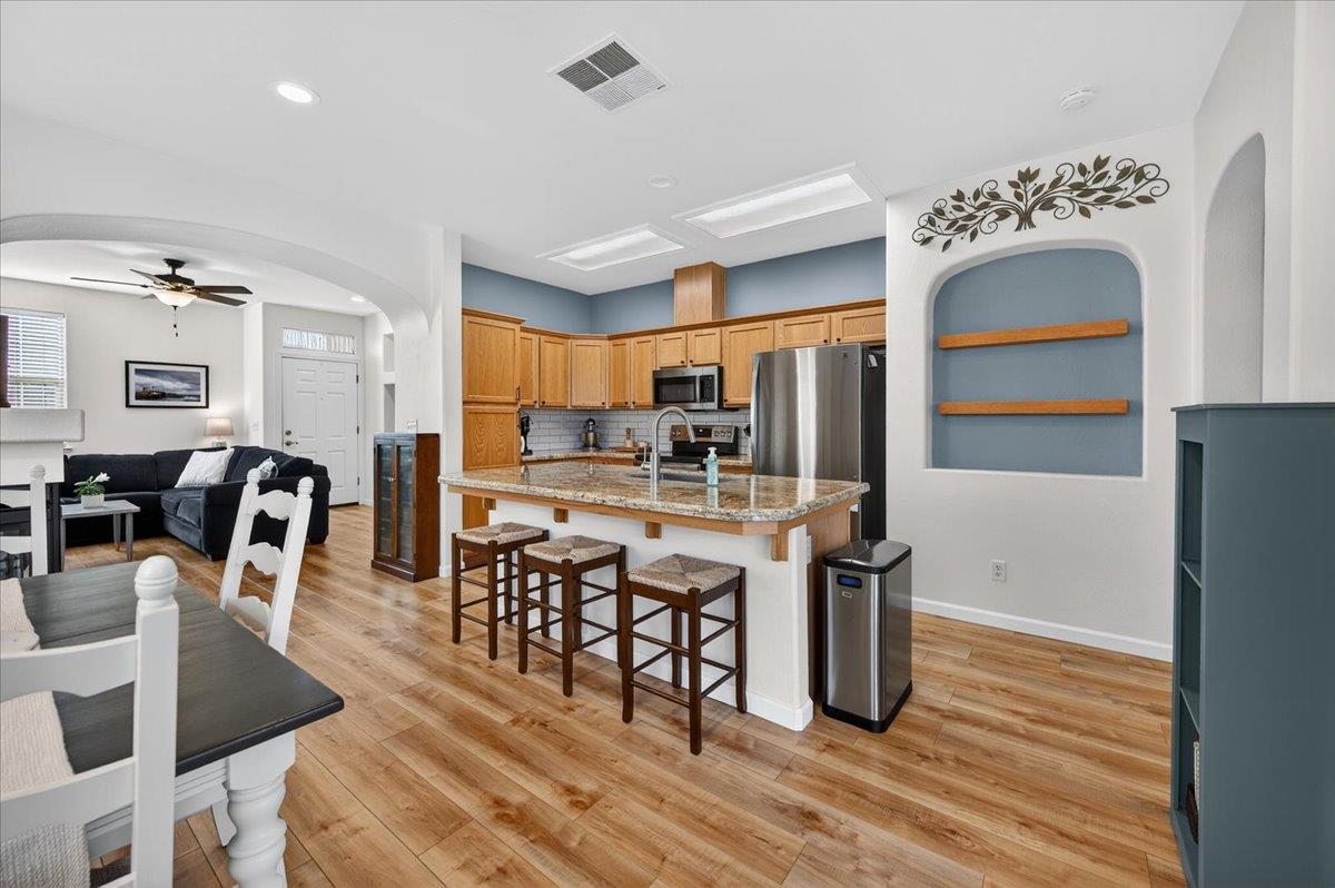 1618 N Dublin Ln, Clovis, CA 93619