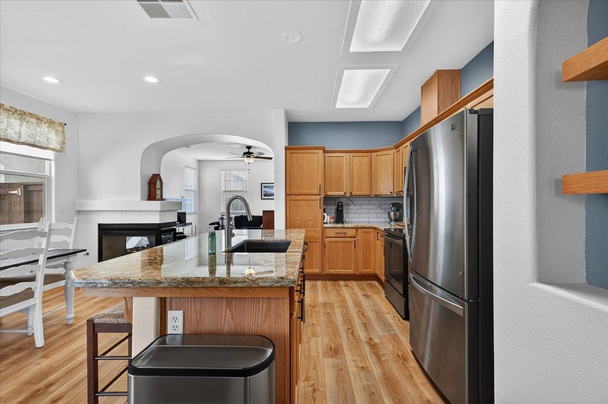 1618 N Dublin Ln, Clovis, CA 93619