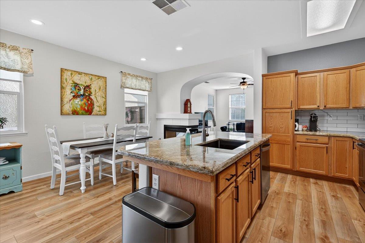 1618 N Dublin Ln, Clovis, CA 93619