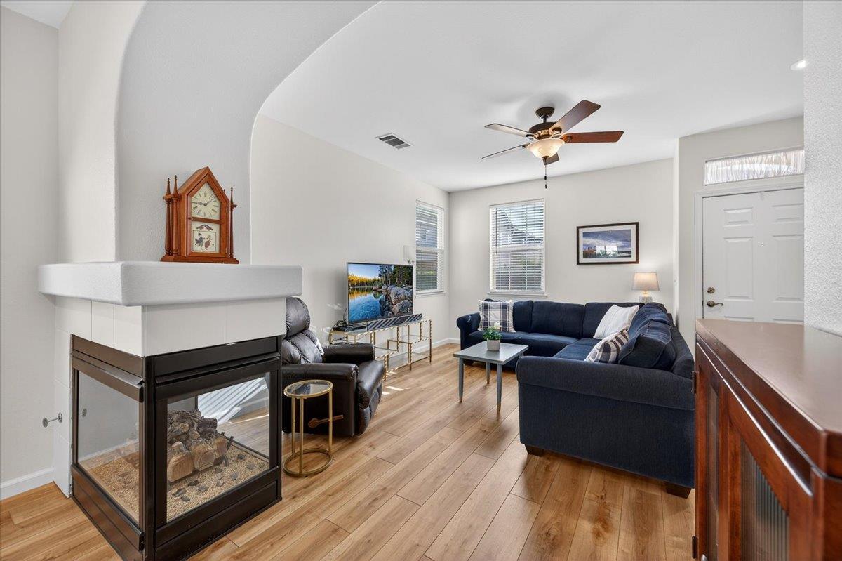 1618 N Dublin Ln, Clovis, CA 93619