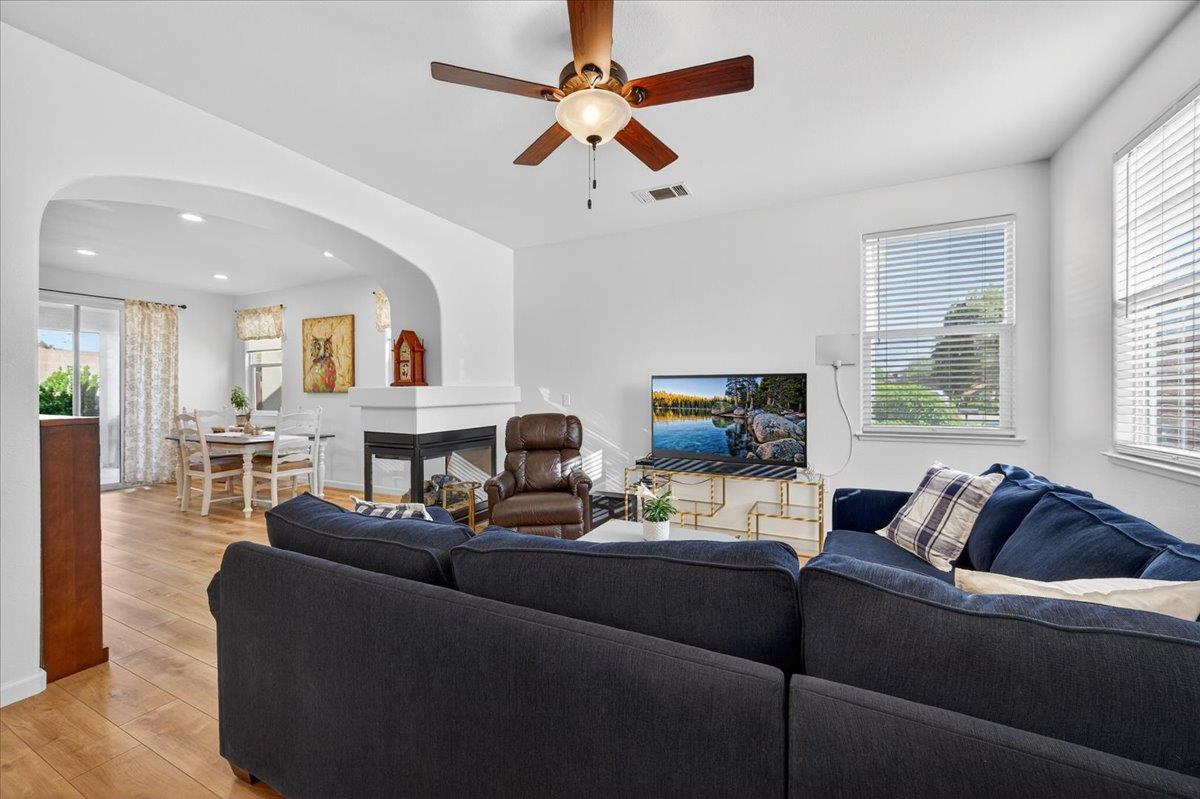 1618 N Dublin Ln, Clovis, CA 93619