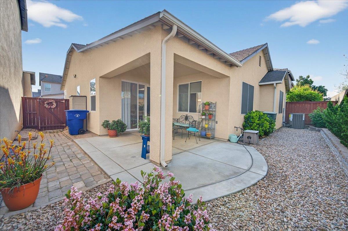 1618 N Dublin Ln, Clovis, CA 93619