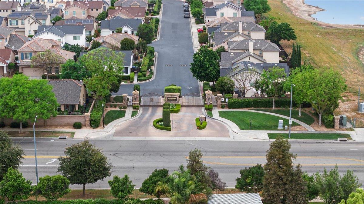 1618 N Dublin Ln, Clovis, CA 93619