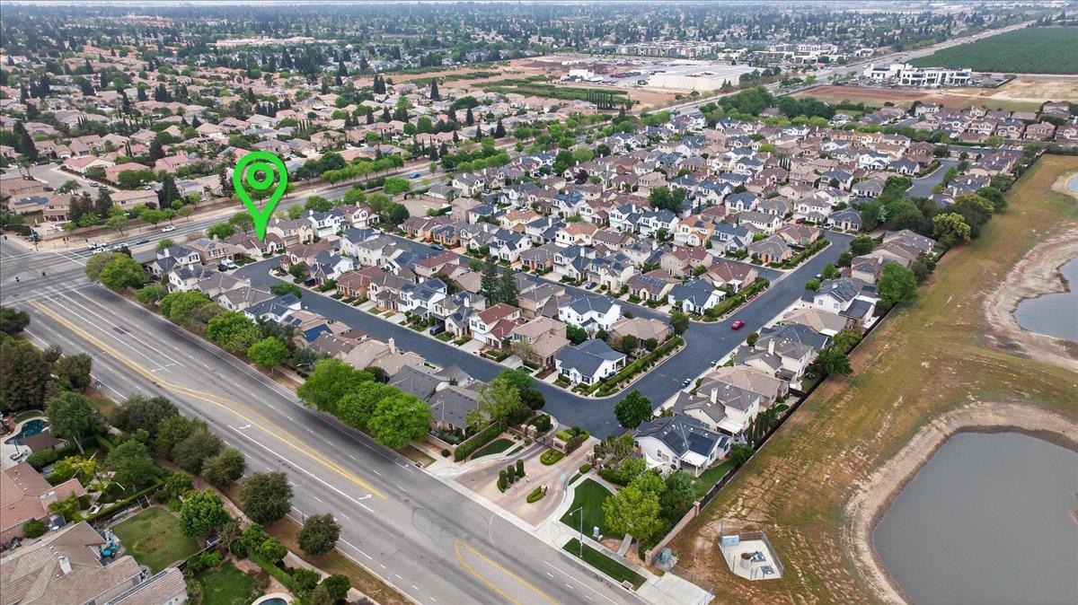 1618 N Dublin Ln, Clovis, CA 93619