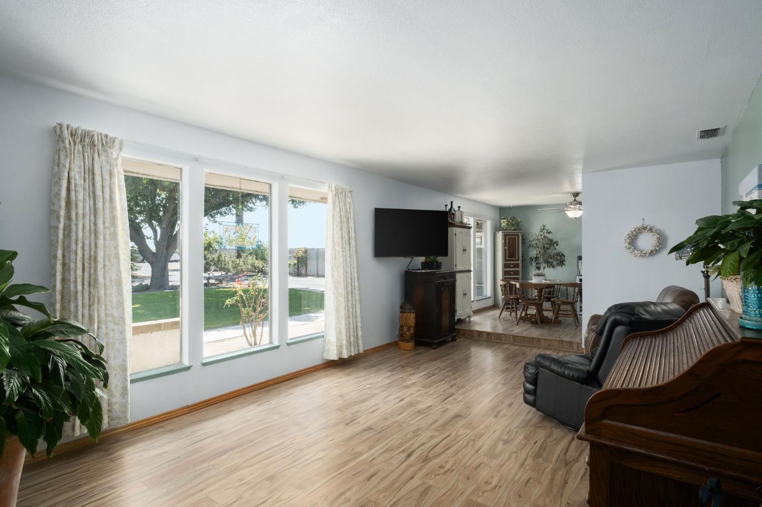 8519 S Orange Ave, Fresno, CA 93725