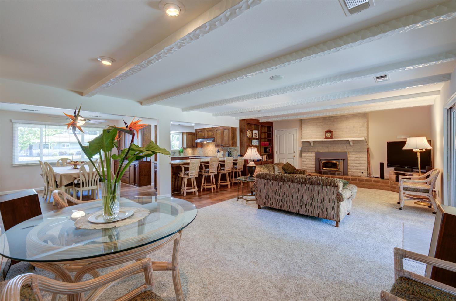 2004 S Renn Ave, Fresno, CA 93727