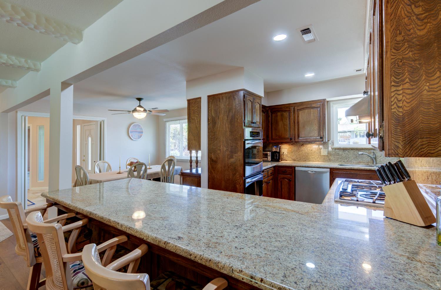 2004 S Renn Ave, Fresno, CA 93727