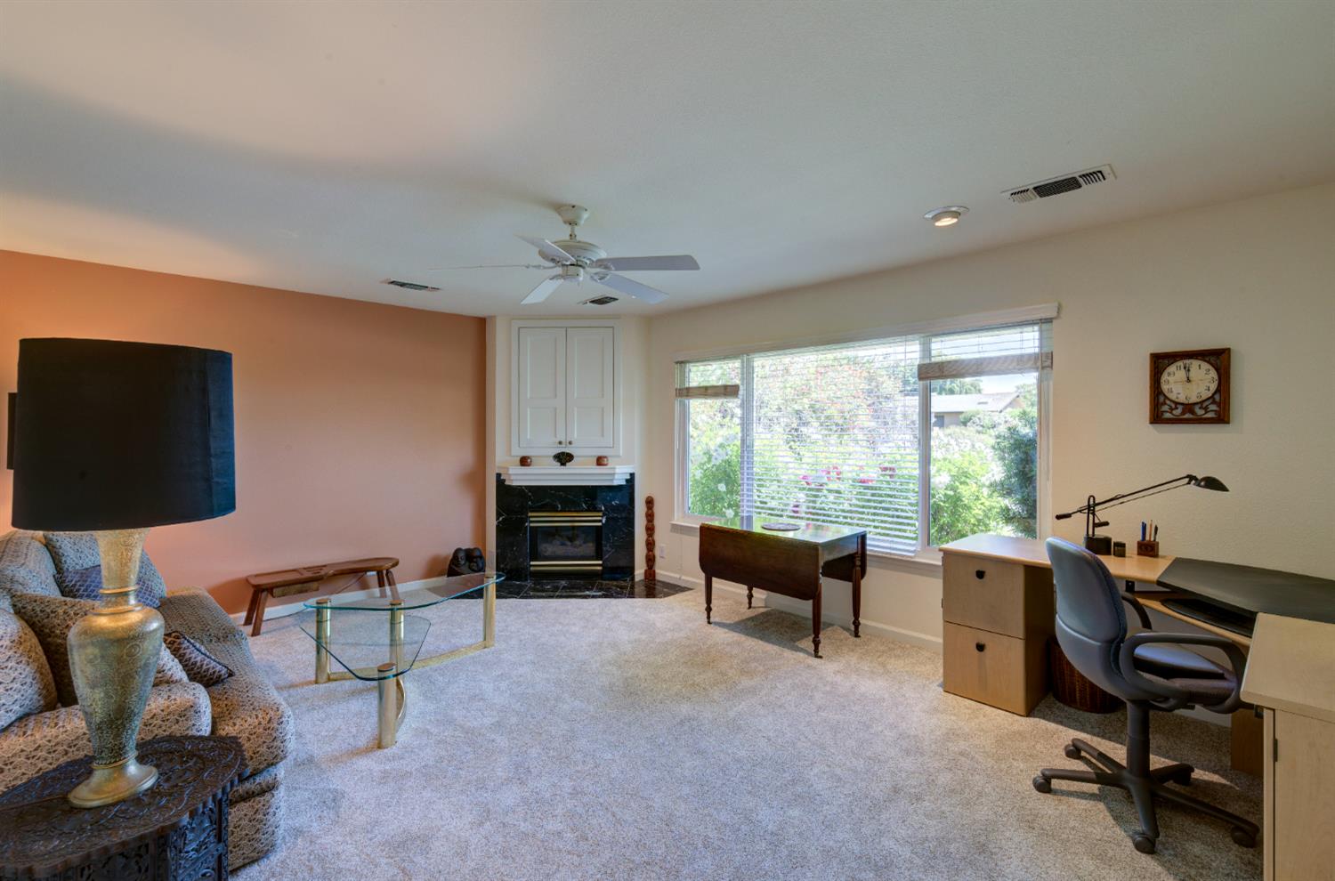 2004 S Renn Ave, Fresno, CA 93727