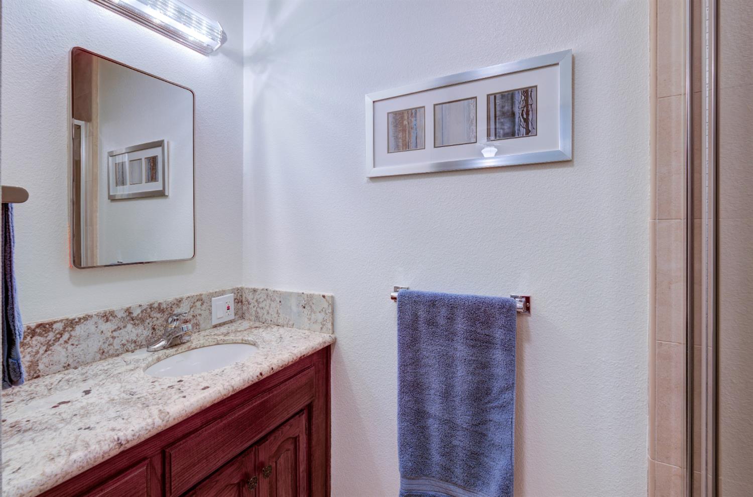 2004 S Renn Ave, Fresno, CA 93727