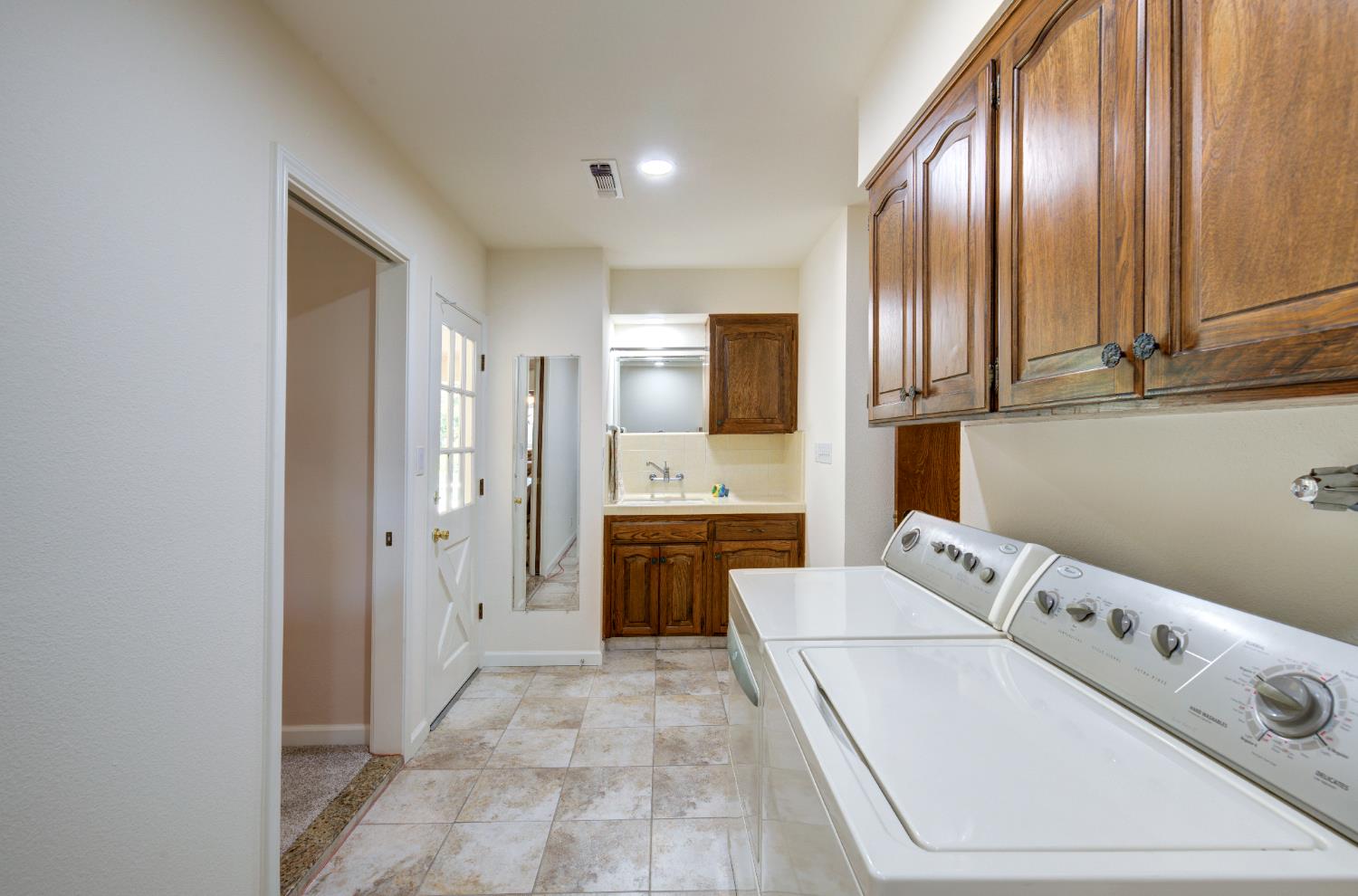 2004 S Renn Ave, Fresno, CA 93727