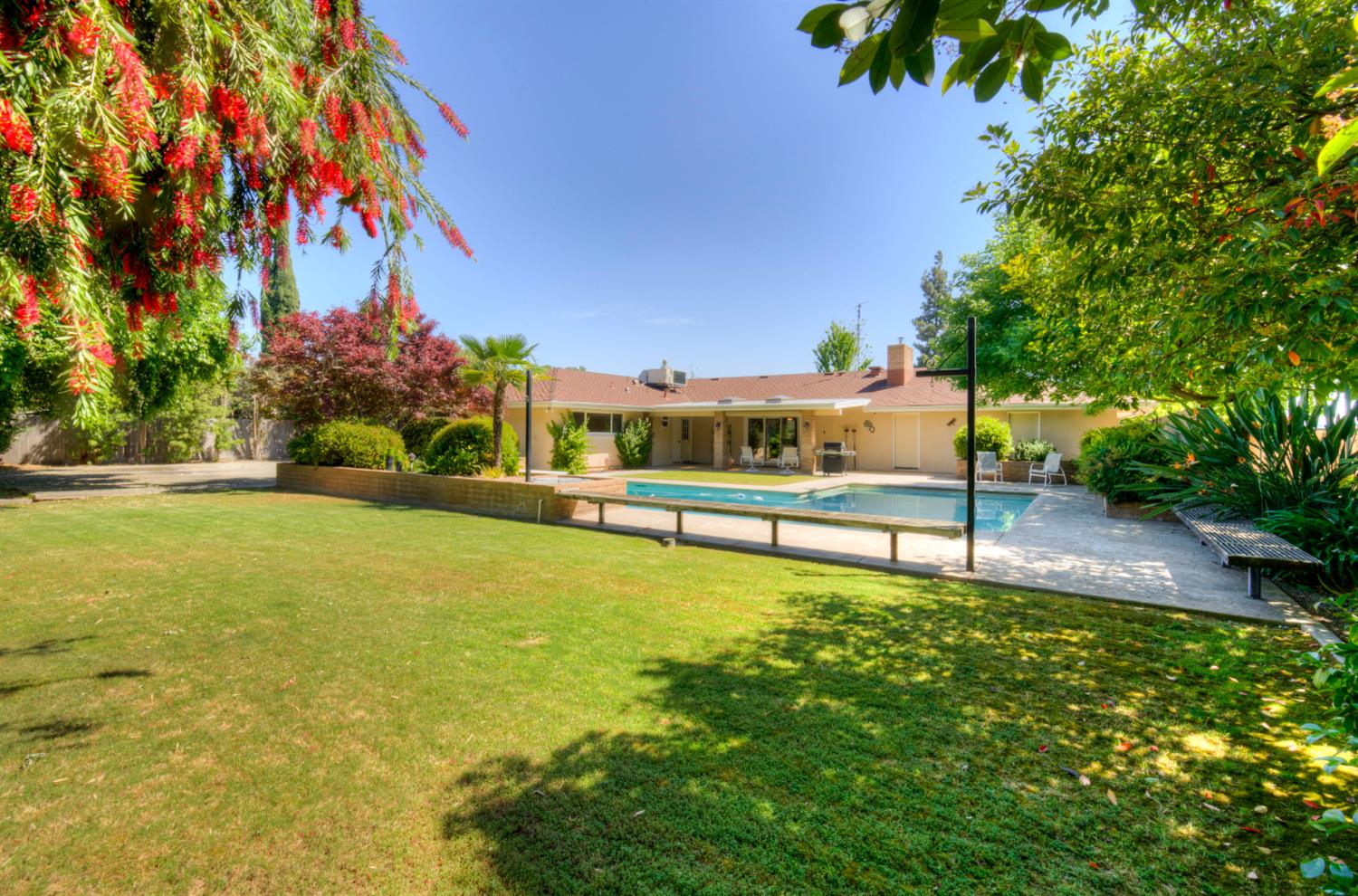 2004 S Renn Ave, Fresno, CA 93727