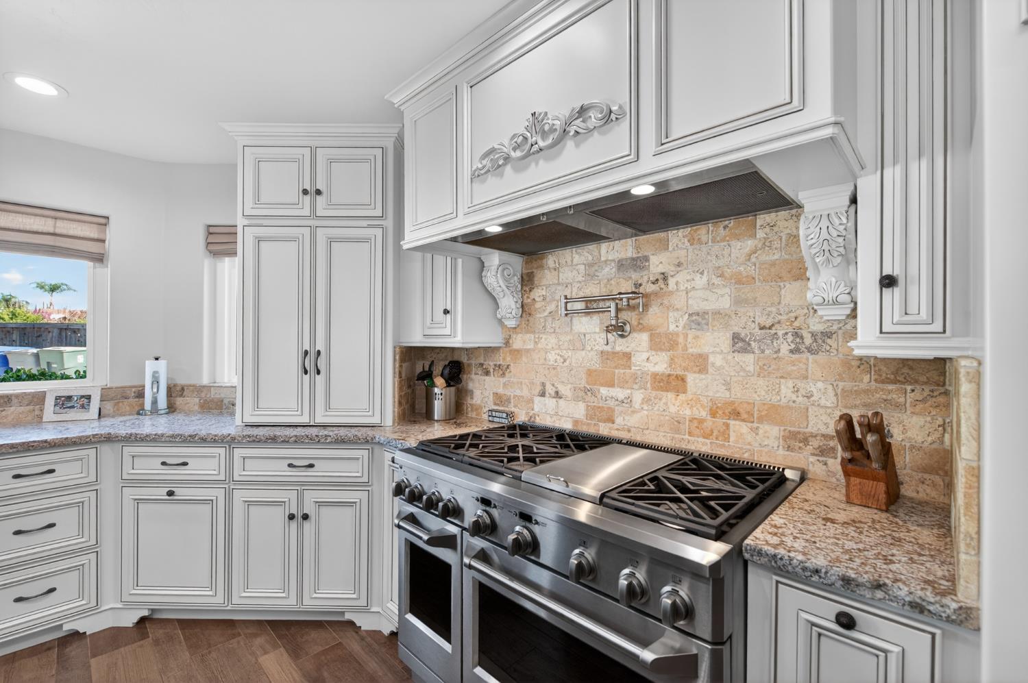 3013 Hillcrest Ct, Madera, CA 93637