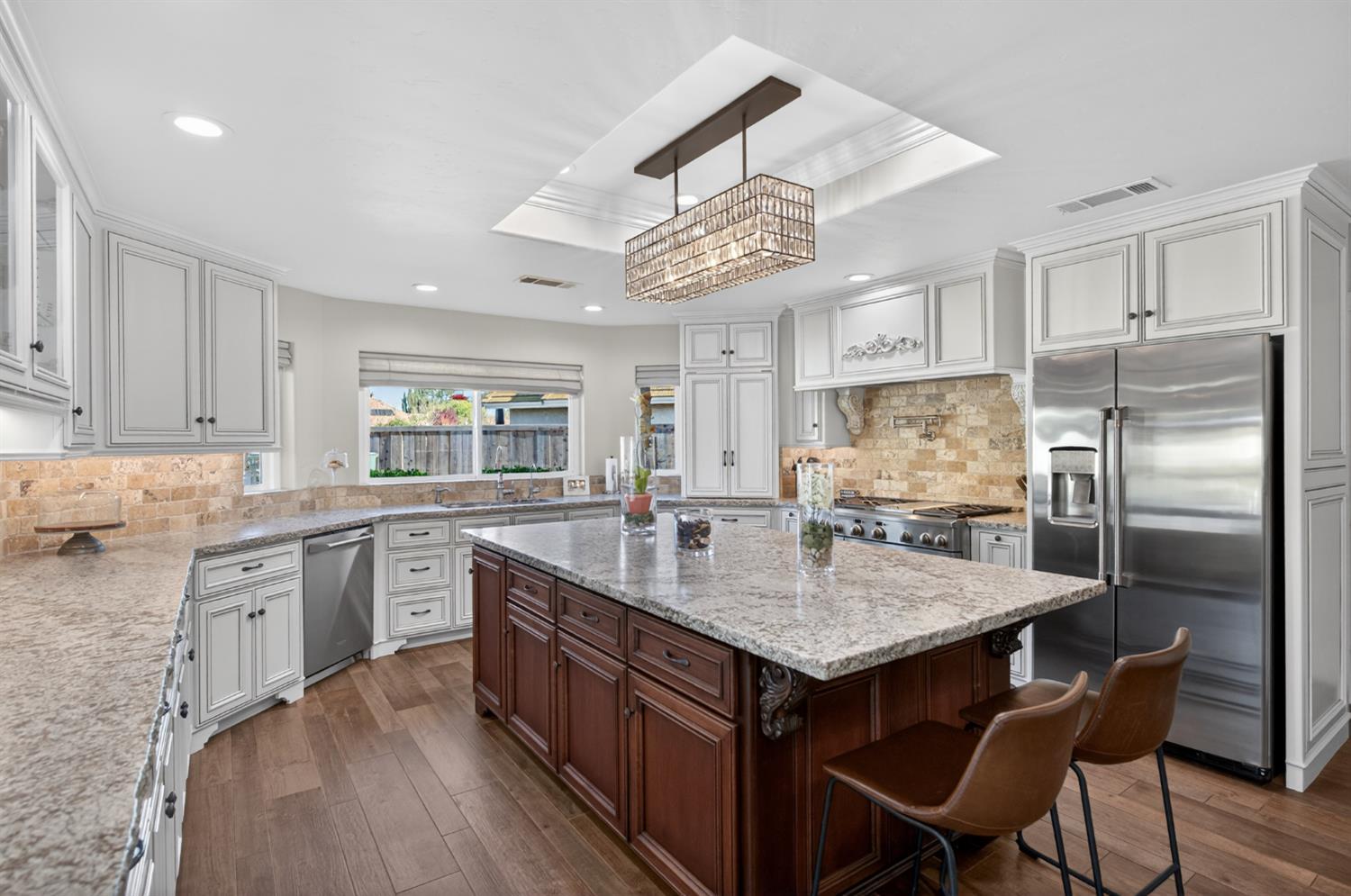 3013 Hillcrest Ct, Madera, CA 93637