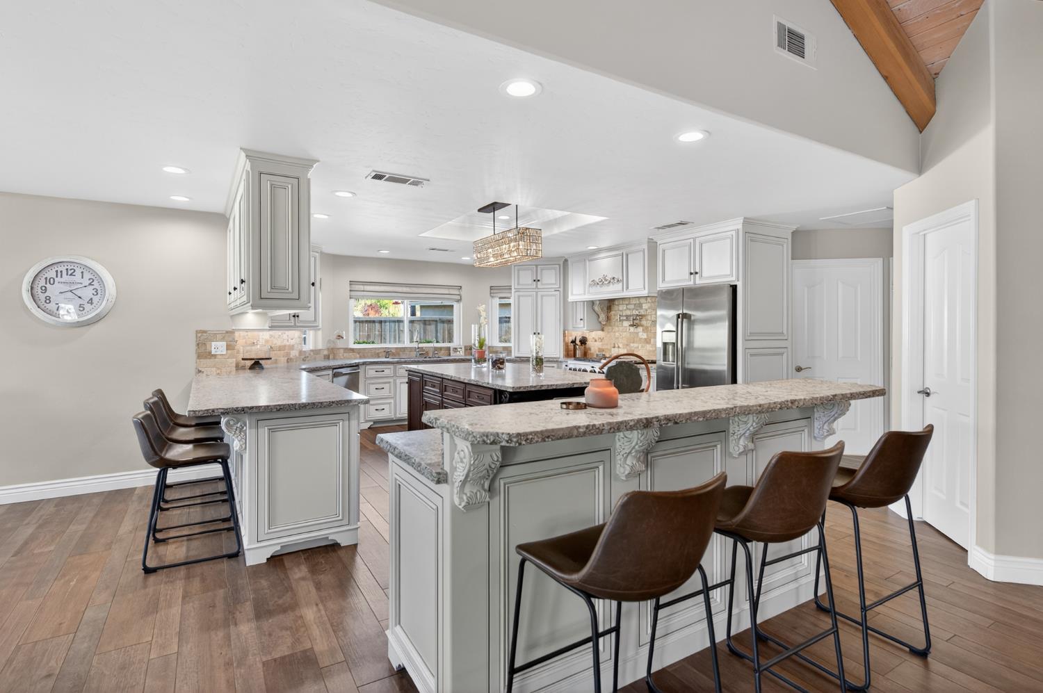 3013 Hillcrest Ct, Madera, CA 93637