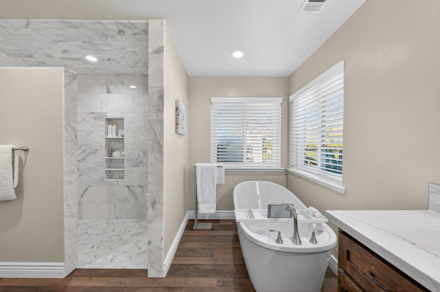 3013 Hillcrest Ct, Madera, CA 93637