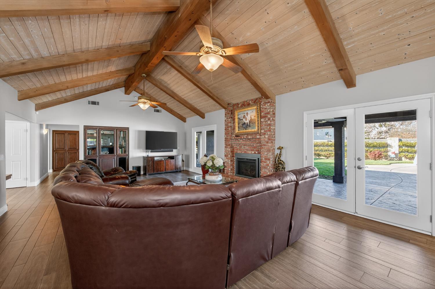 3013 Hillcrest Ct, Madera, CA 93637