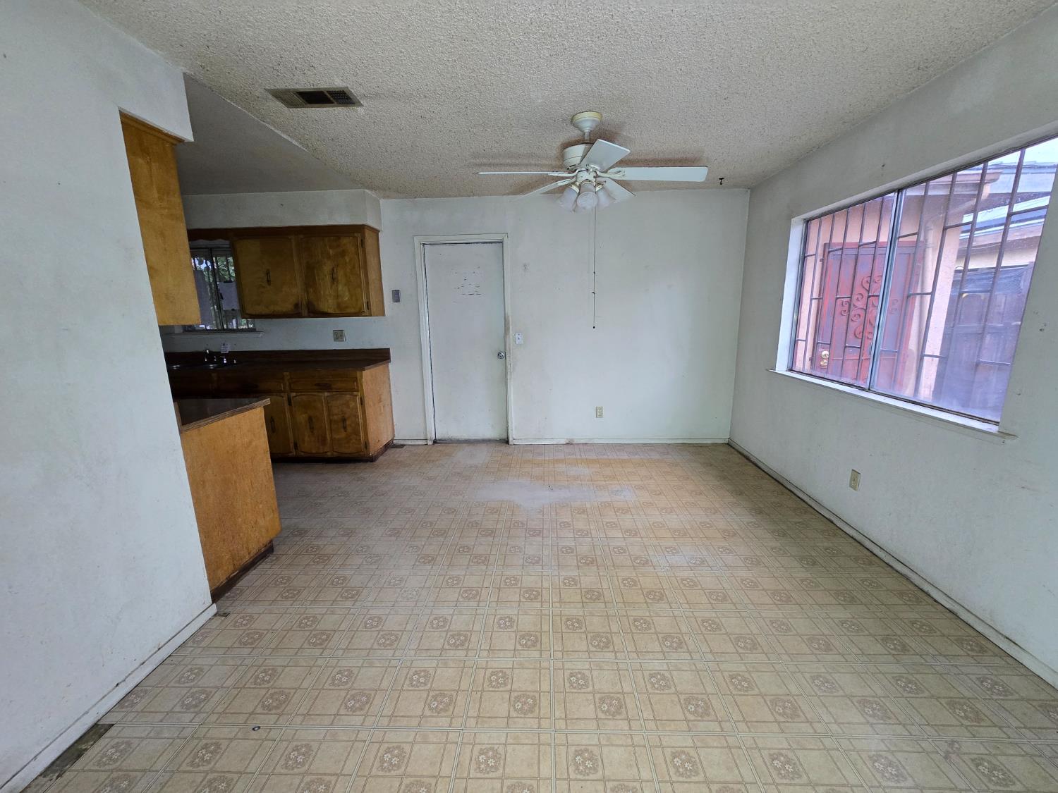 1405 Sonora St, Madera, CA 93638