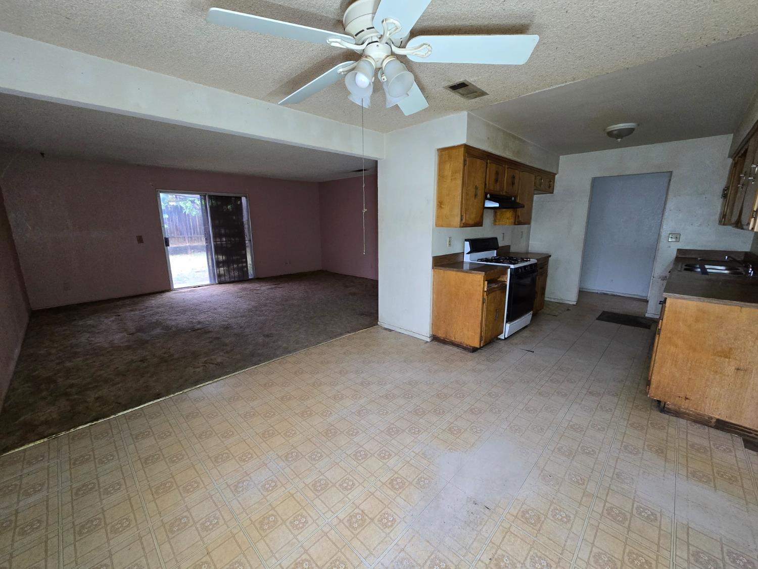 1405 Sonora St, Madera, CA 93638