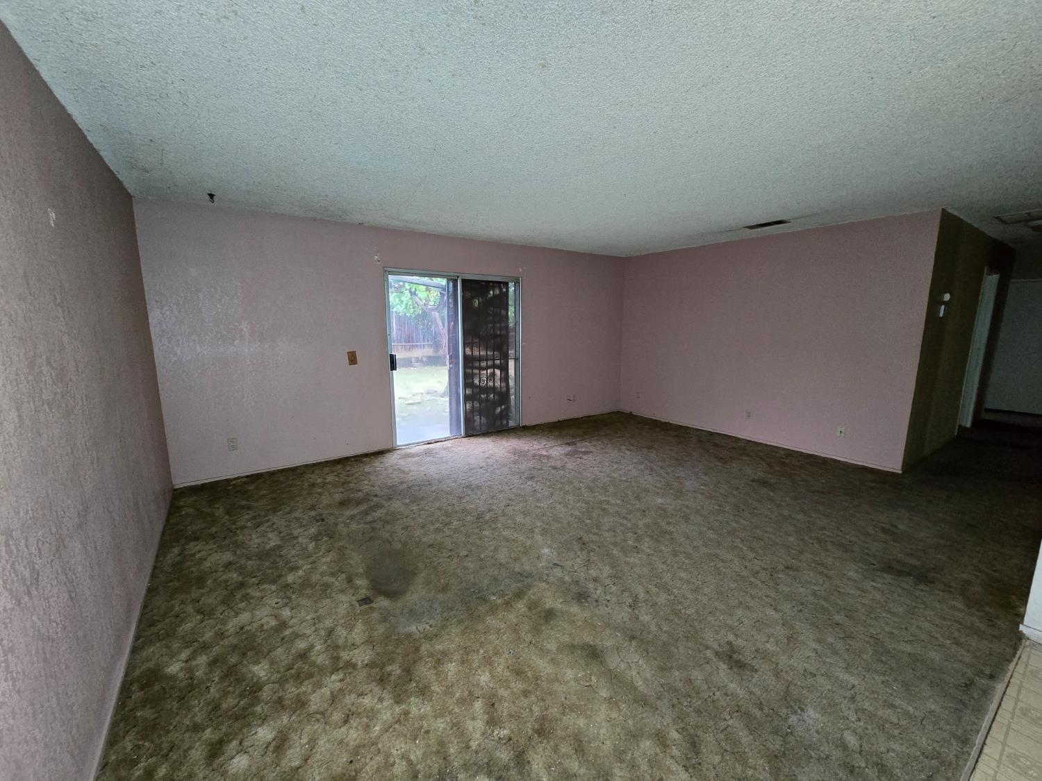 1405 Sonora St, Madera, CA 93638