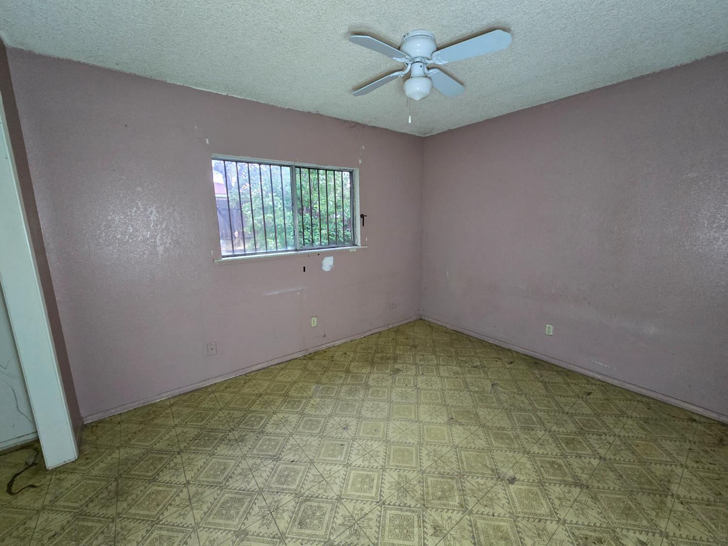 1405 Sonora St, Madera, CA 93638