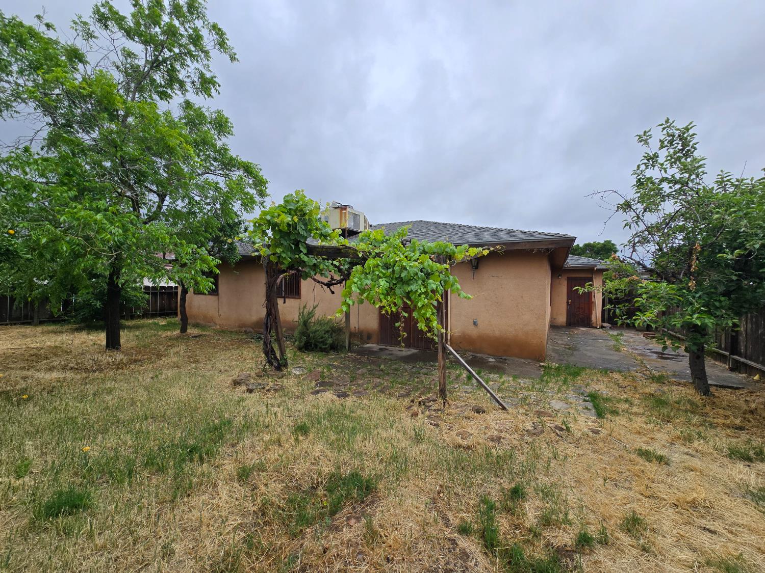 1405 Sonora St, Madera, CA 93638