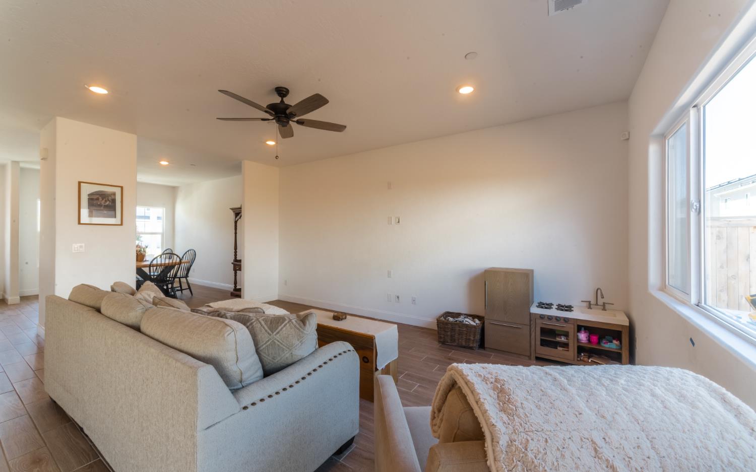 951 Kelso Ave, Clovis, CA 93619