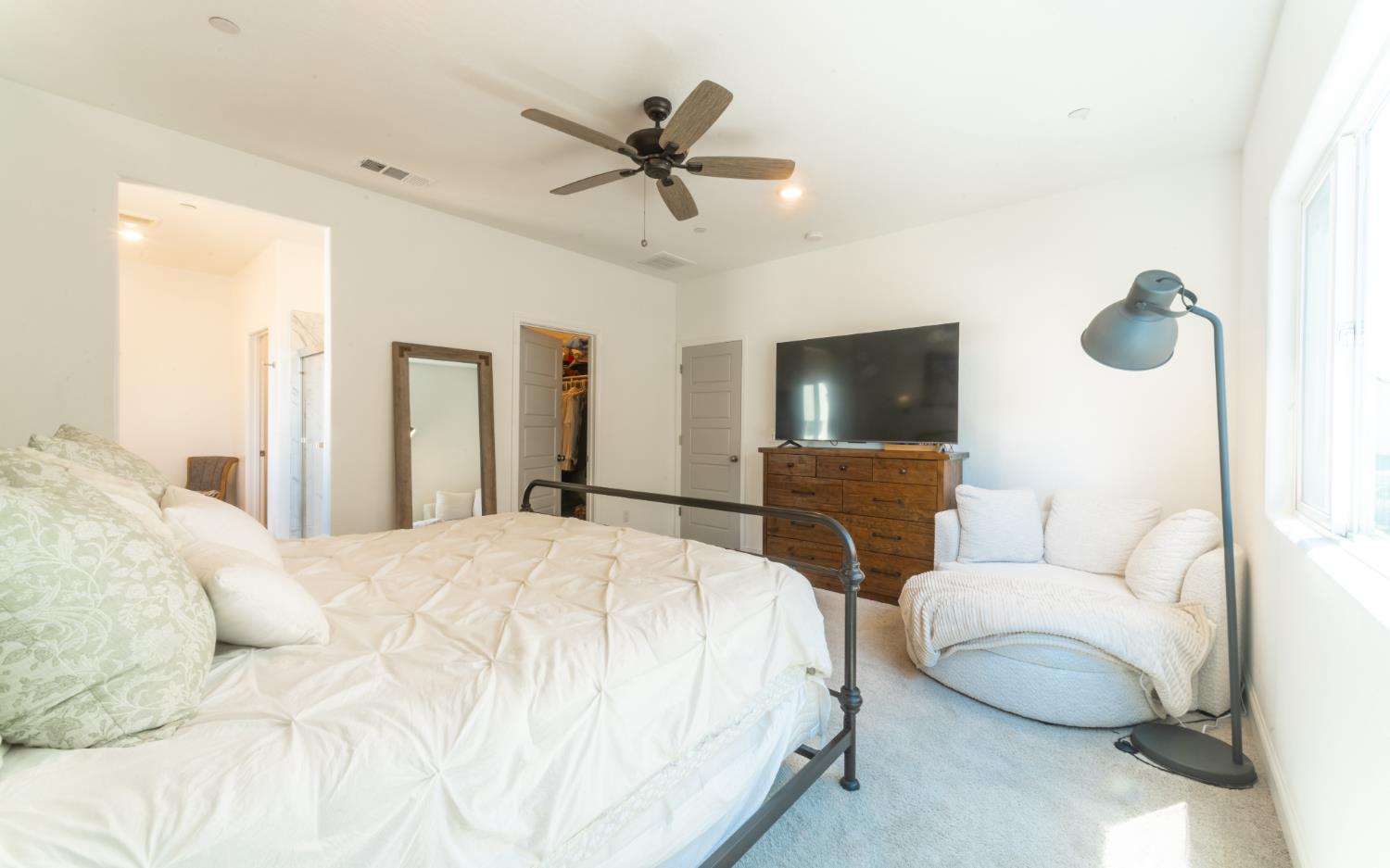 951 Kelso Ave, Clovis, CA 93619