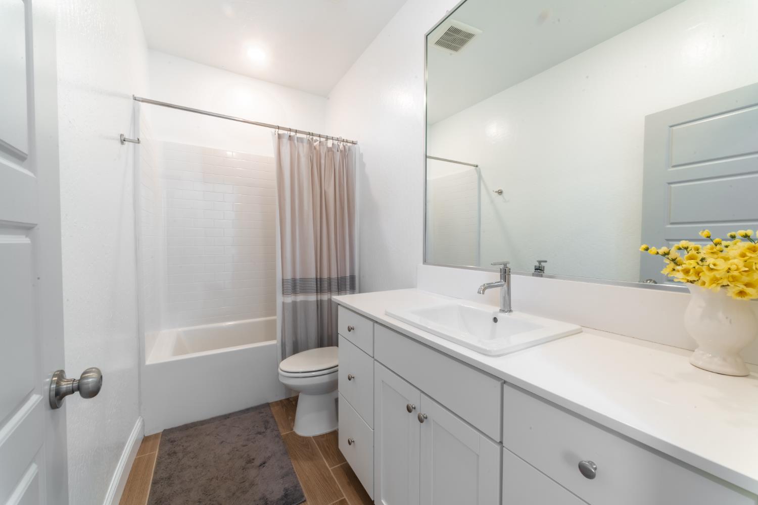 951 Kelso Ave, Clovis, CA 93619