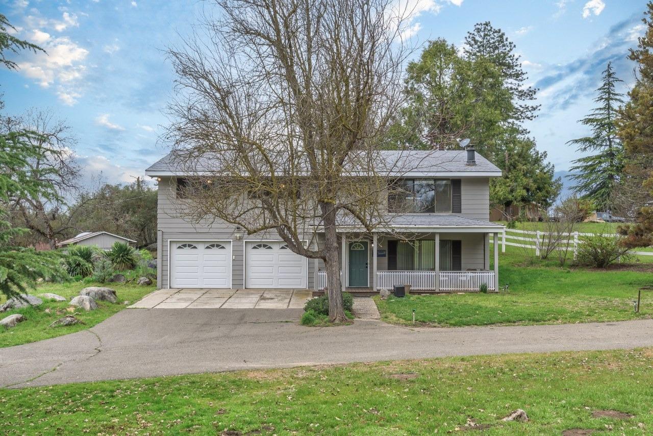 45221 Big Oak Ln, Oakhurst, CA 93644