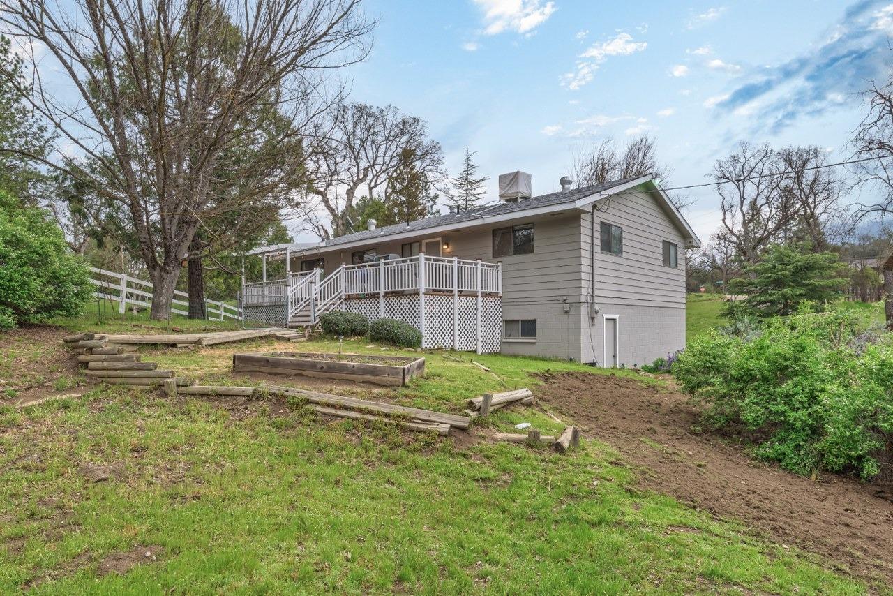 45221 Big Oak Ln, Oakhurst, CA 93644