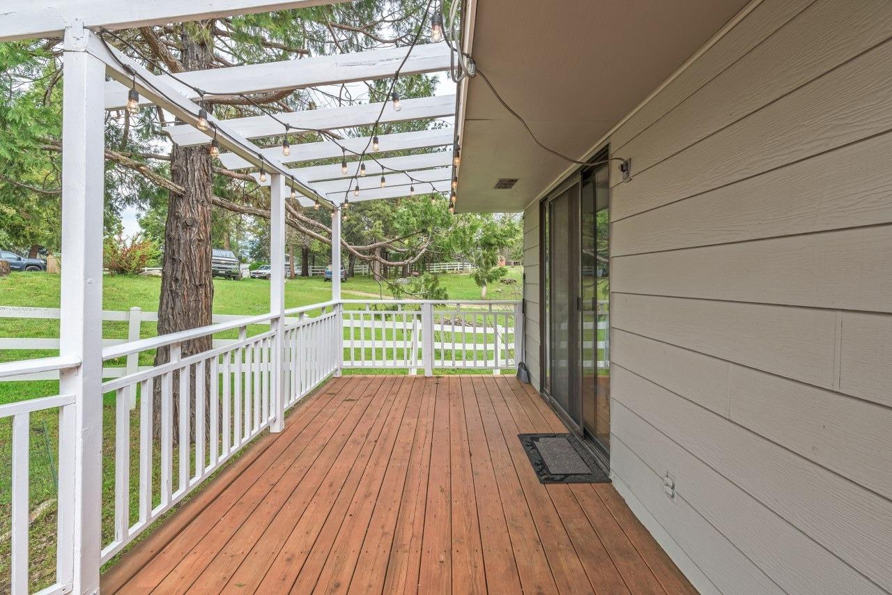 45221 Big Oak Ln, Oakhurst, CA 93644