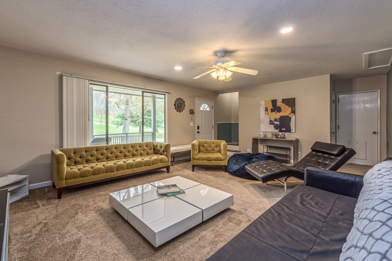 45221 Big Oak Ln, Oakhurst, CA 93644