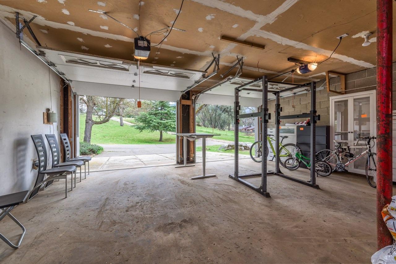 45221 Big Oak Ln, Oakhurst, CA 93644