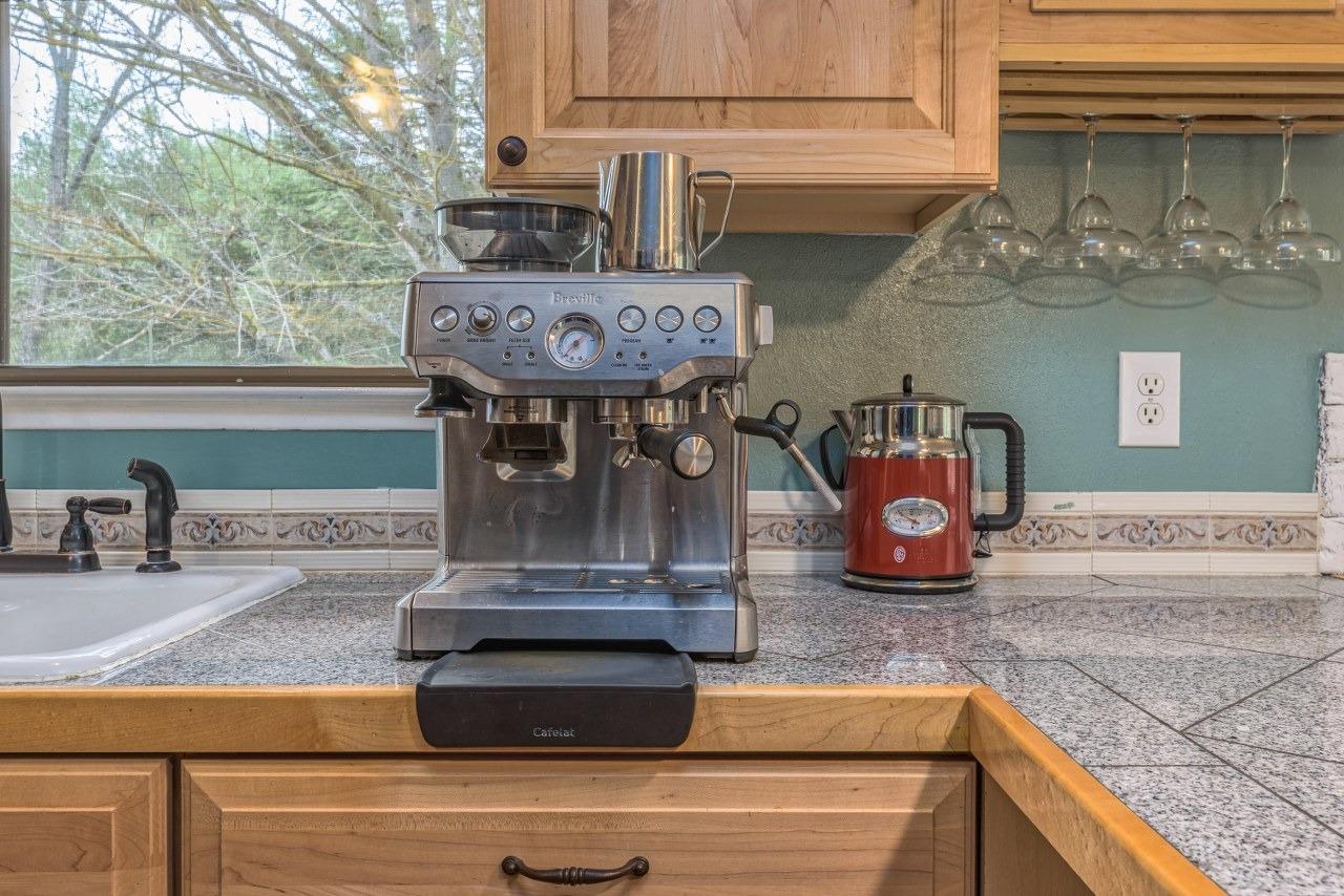 45221 Big Oak Ln, Oakhurst, CA 93644