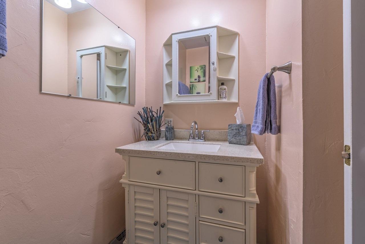 45221 Big Oak Ln, Oakhurst, CA 93644