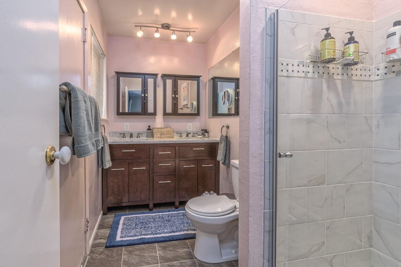 45221 Big Oak Ln, Oakhurst, CA 93644