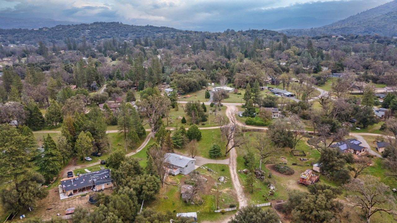 45221 Big Oak Ln, Oakhurst, CA 93644