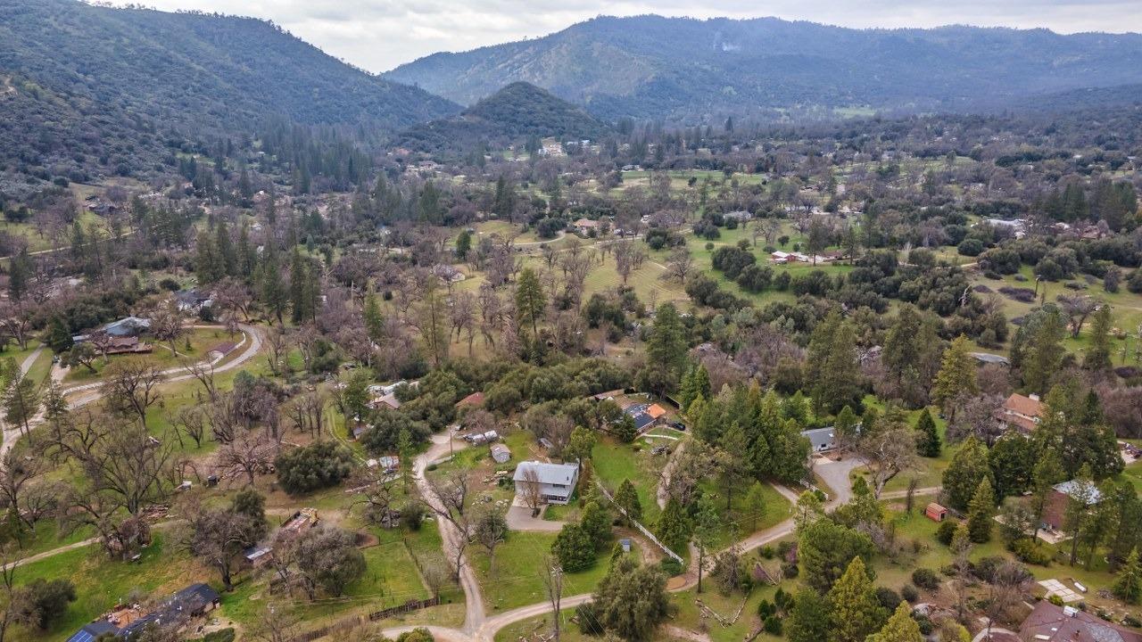 45221 Big Oak Ln, Oakhurst, CA 93644