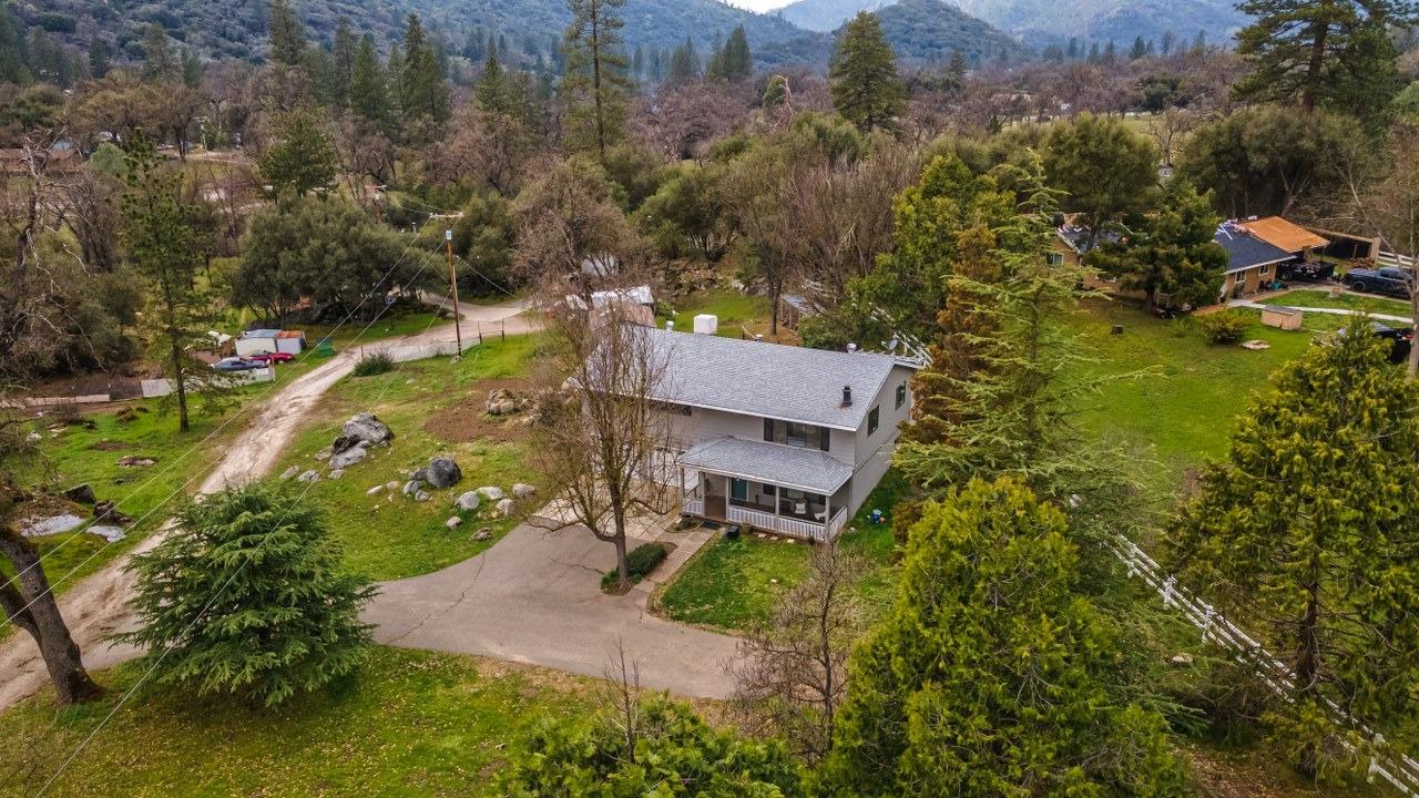 45221 Big Oak Ln, Oakhurst, CA 93644
