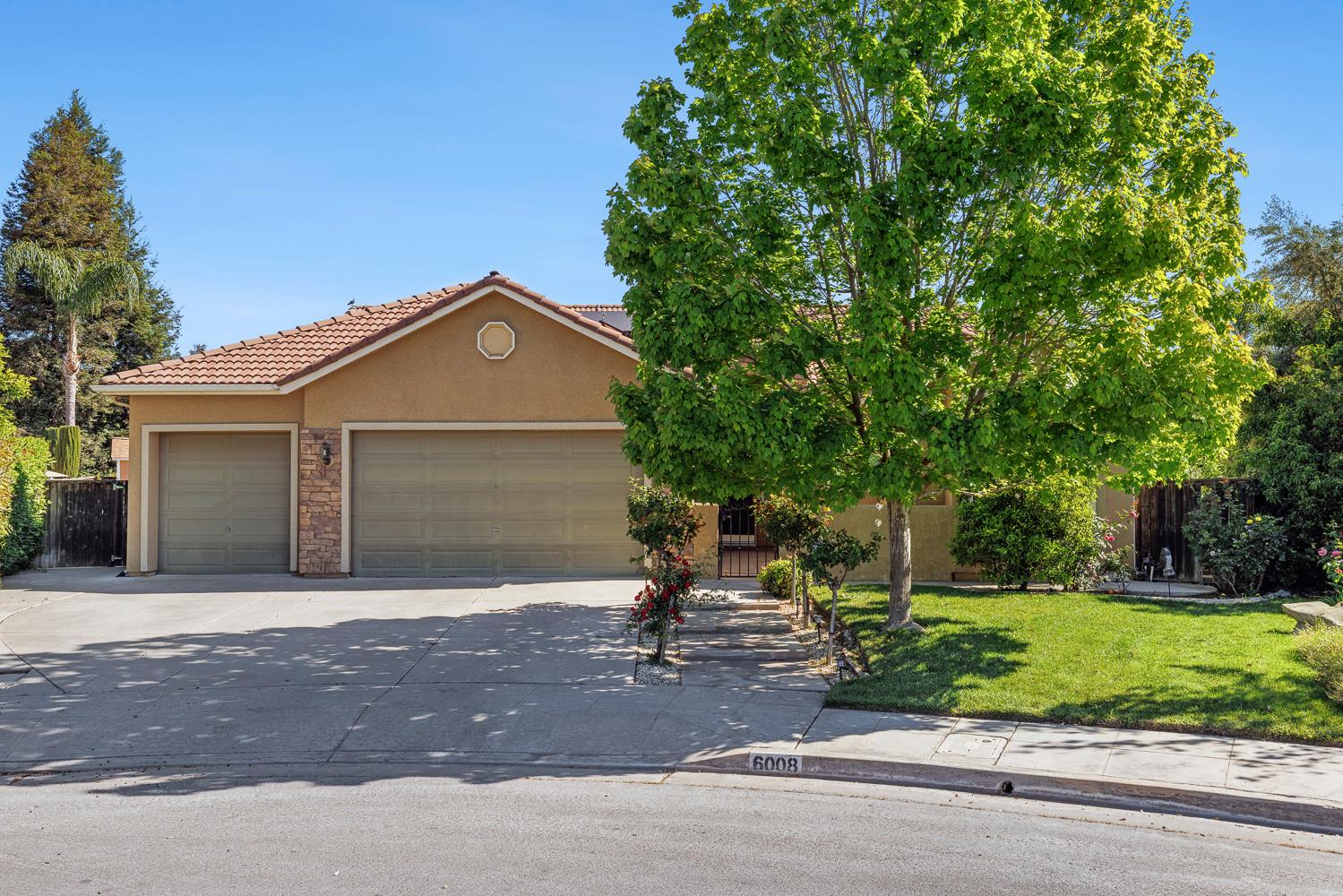 6008 W Wathen Ave, Fresno, CA 93722