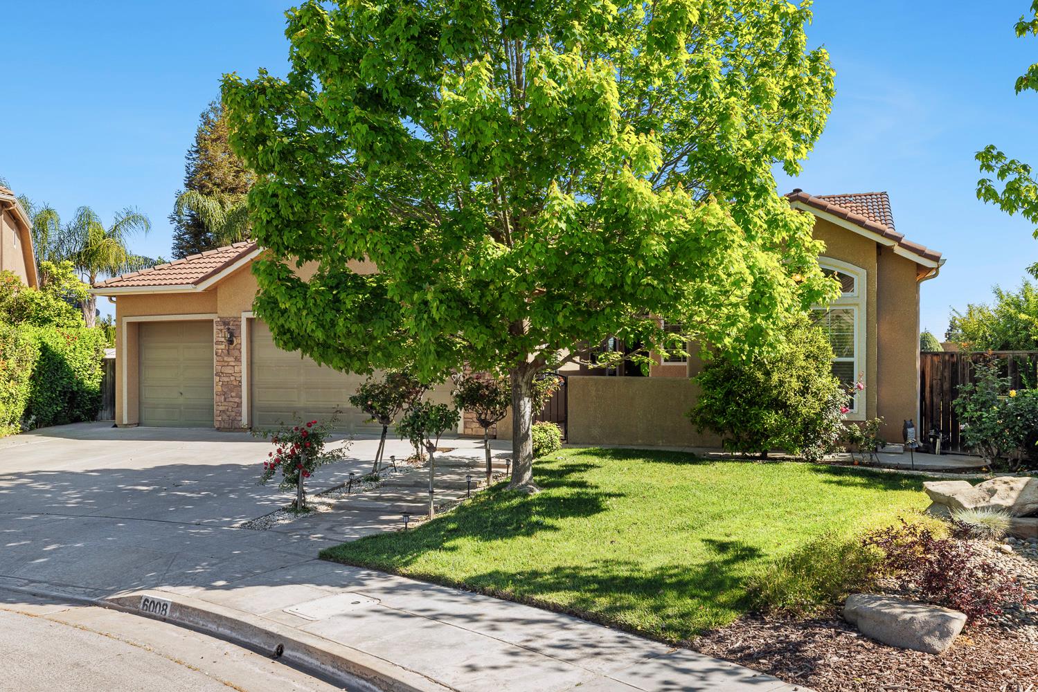 6008 W Wathen Ave, Fresno, CA 93722